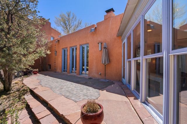 613 Camino Del Monte Sol, Santa Fe, NM 87505