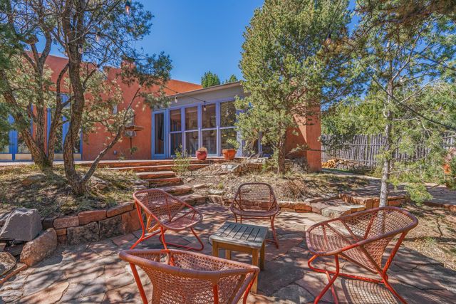 613 Camino Del Monte Sol, Santa Fe, NM 87505