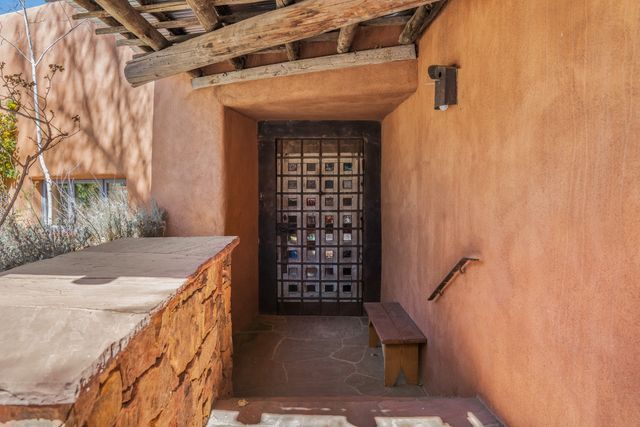 613 Camino Del Monte Sol, Santa Fe, NM 87505