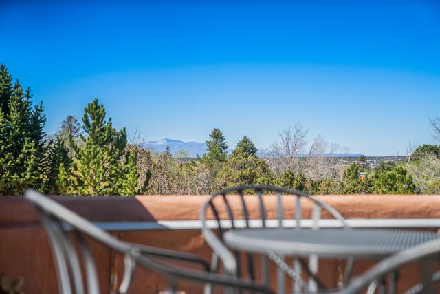 613 Camino Del Monte Sol, Santa Fe, NM 87505