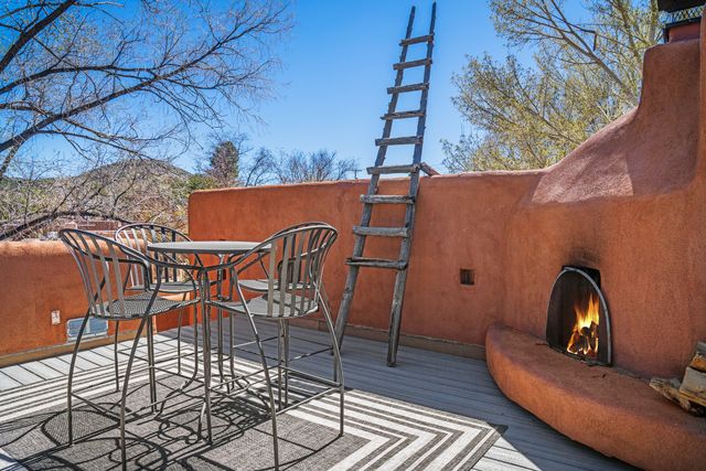 613 Camino Del Monte Sol, Santa Fe, NM 87505