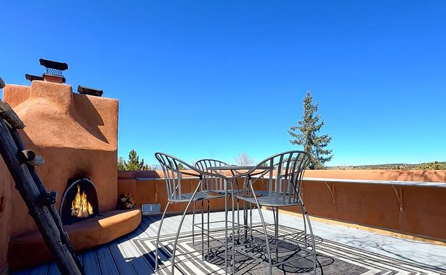 613 Camino Del Monte Sol, Santa Fe, NM 87505