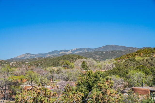 613 Camino Del Monte Sol, Santa Fe, NM 87505