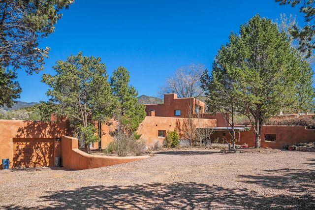 613 Camino Del Monte Sol, Santa Fe, NM 87505
