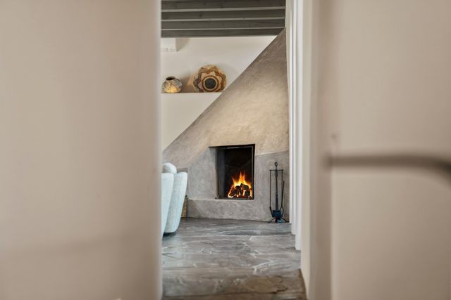 613 Camino Del Monte Sol, Santa Fe, NM 87505