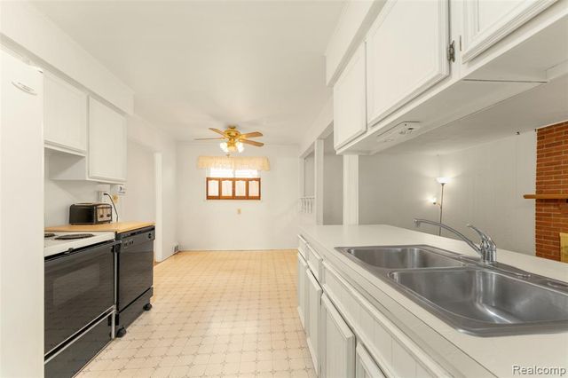 11514 N Haggerty Road, Plymouth, MI 48170