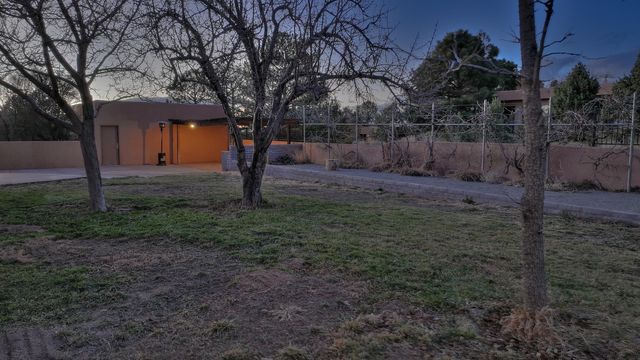 1180 Laurel Place NE, Albuquerque, NM 87122