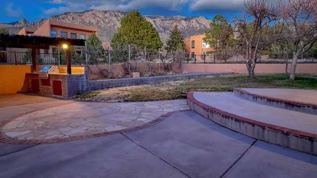 1180 Laurel Place NE, Albuquerque, NM 87122