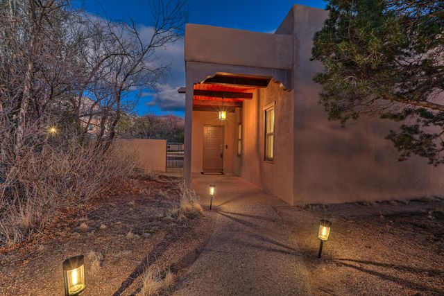 1180 Laurel Place NE, Albuquerque, NM 87122