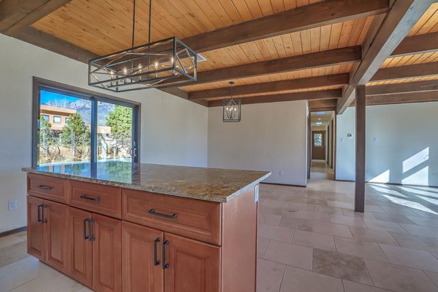 1180 Laurel Place NE, Albuquerque, NM 87122