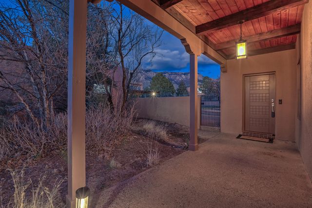 1180 Laurel Place NE, Albuquerque, NM 87122