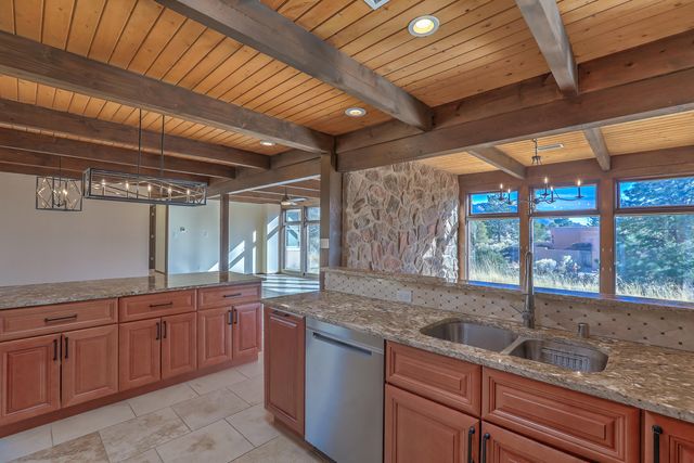 1180 Laurel Place NE, Albuquerque, NM 87122