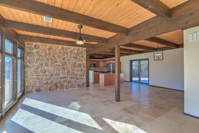 1180 Laurel Place NE, Albuquerque, NM 87122