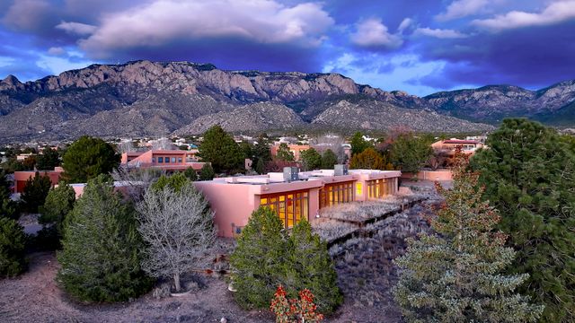 1180 Laurel Place NE, Albuquerque, NM 87122