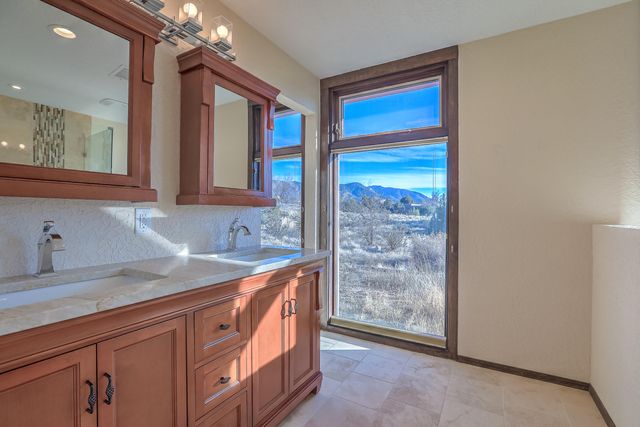 1180 Laurel Place NE, Albuquerque, NM 87122