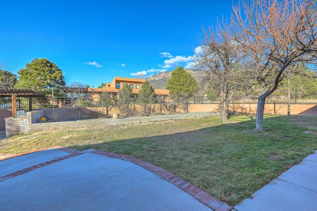 1180 Laurel Place NE, Albuquerque, NM 87122