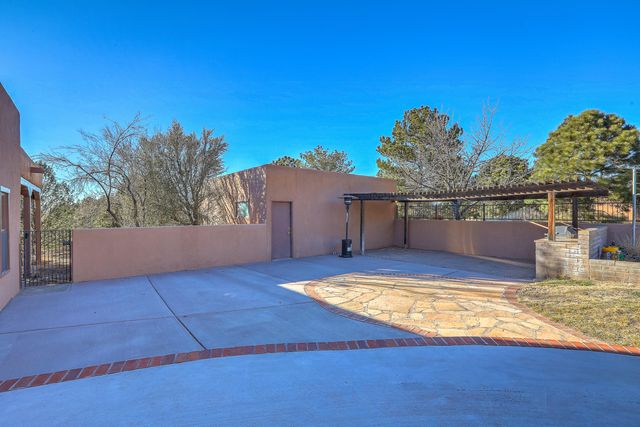 1180 Laurel Place NE, Albuquerque, NM 87122