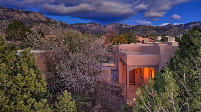 1180 Laurel Place NE, Albuquerque, NM 87122