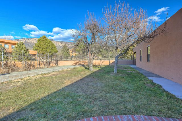 1180 Laurel Place NE, Albuquerque, NM 87122