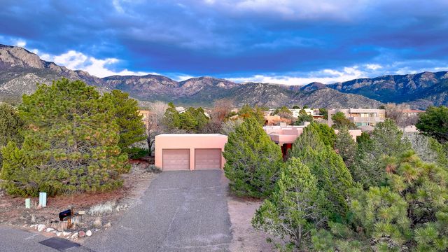 1180 Laurel Place NE, Albuquerque, NM 87122