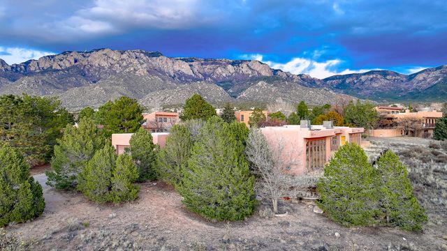 1180 Laurel Place NE, Albuquerque, NM 87122