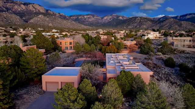 1180 Laurel Place NE, Albuquerque, NM 87122