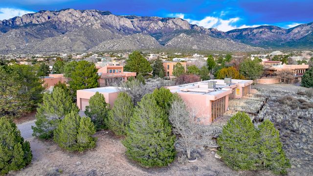 1180 Laurel Place NE, Albuquerque, NM 87122