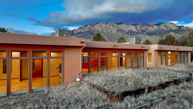 1180 Laurel Place NE, Albuquerque, NM 87122