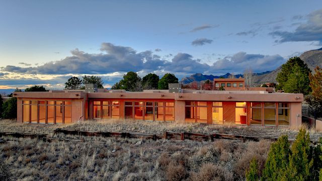 1180 Laurel Place NE, Albuquerque, NM 87122