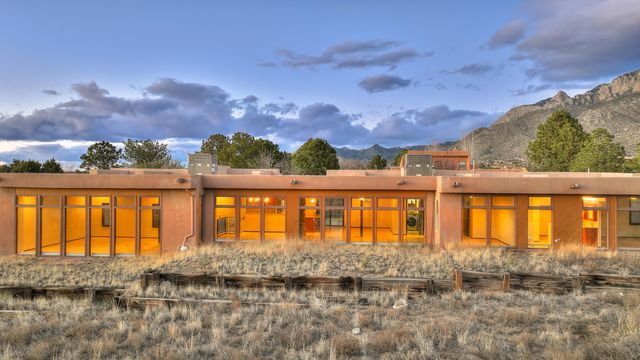 1180 Laurel Place NE, Albuquerque, NM 87122