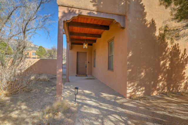 1180 Laurel Place NE, Albuquerque, NM 87122