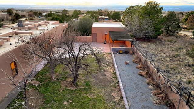 1180 Laurel Place NE, Albuquerque, NM 87122