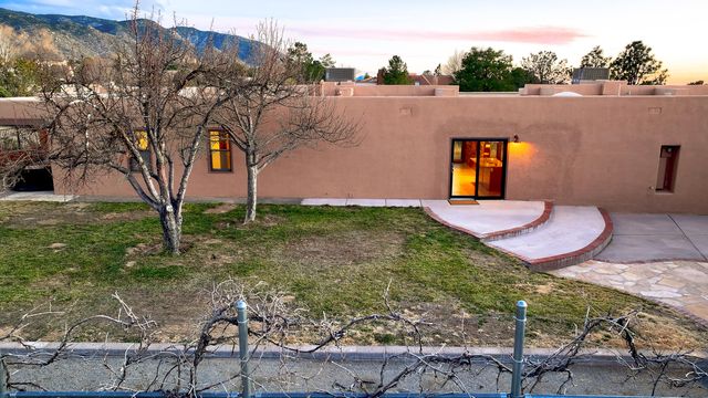 1180 Laurel Place NE, Albuquerque, NM 87122