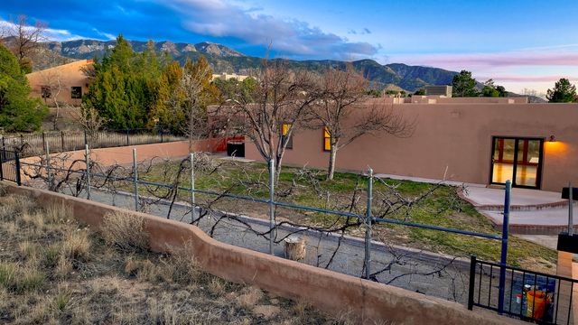 1180 Laurel Place NE, Albuquerque, NM 87122