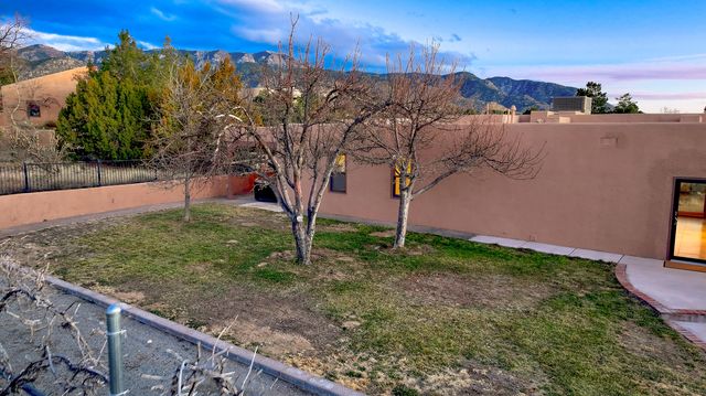 1180 Laurel Place NE, Albuquerque, NM 87122