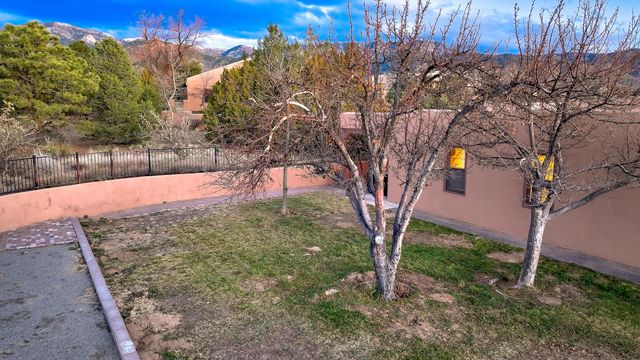 1180 Laurel Place NE, Albuquerque, NM 87122