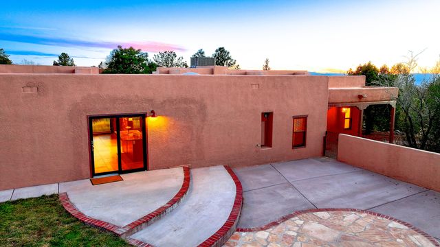 1180 Laurel Place NE, Albuquerque, NM 87122