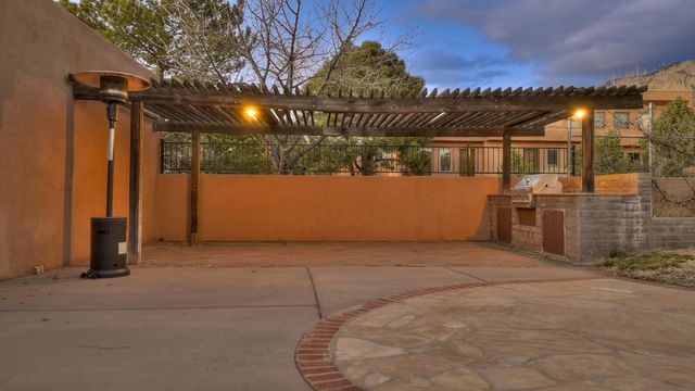 1180 Laurel Place NE, Albuquerque, NM 87122