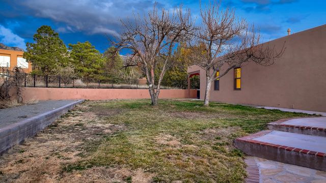 1180 Laurel Place NE, Albuquerque, NM 87122