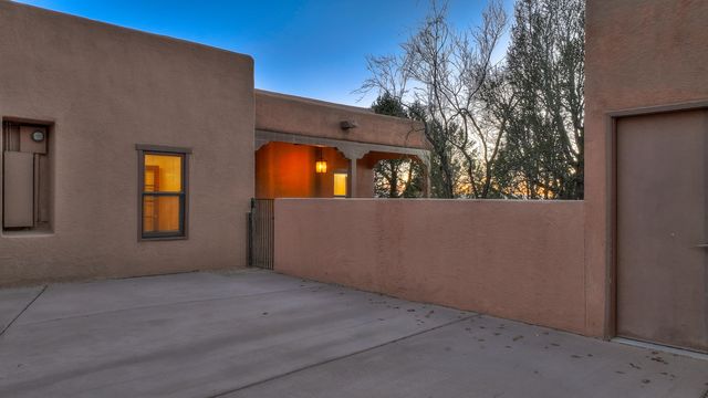 1180 Laurel Place NE, Albuquerque, NM 87122