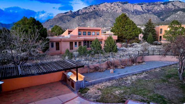 1180 Laurel Place NE, Albuquerque, NM 87122