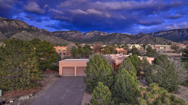 1180 Laurel Place NE, Albuquerque, NM 87122