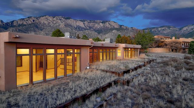 1180 Laurel Place NE, Albuquerque, NM 87122