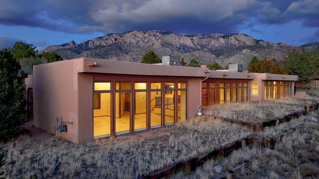 1180 Laurel Place NE, Albuquerque, NM 87122