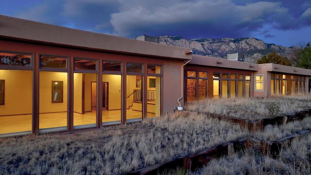 1180 Laurel Place NE, Albuquerque, NM 87122