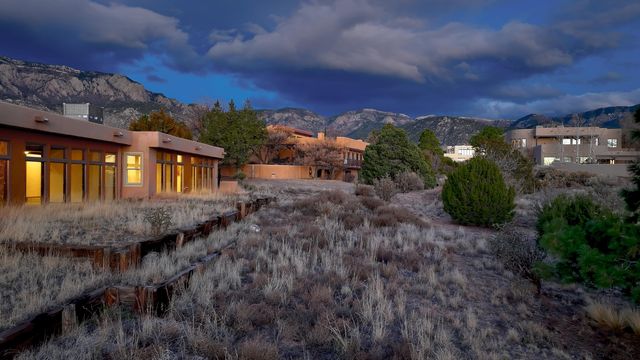 1180 Laurel Place NE, Albuquerque, NM 87122