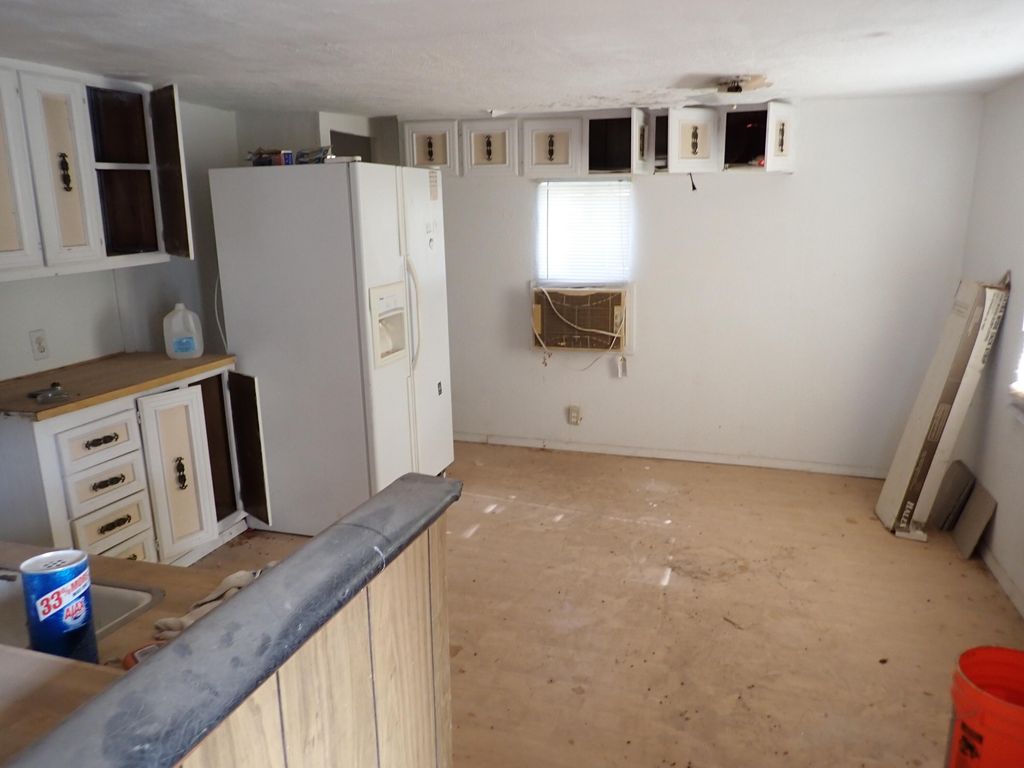 Image 34 of property listing at Address unavailable.