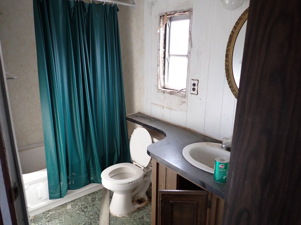 Image 39 of property listing at Address unavailable.