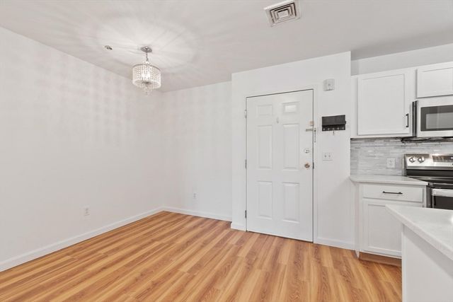 75 Walnut St 302, Peabody, MA 01960