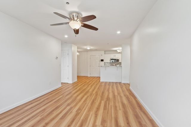75 Walnut St 302, Peabody, MA 01960